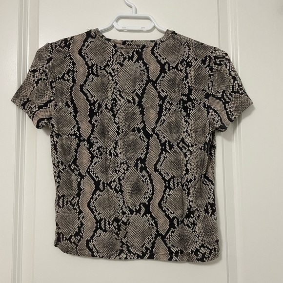 Babaton Everyday T-shirt - size small - Picture 3 of 6